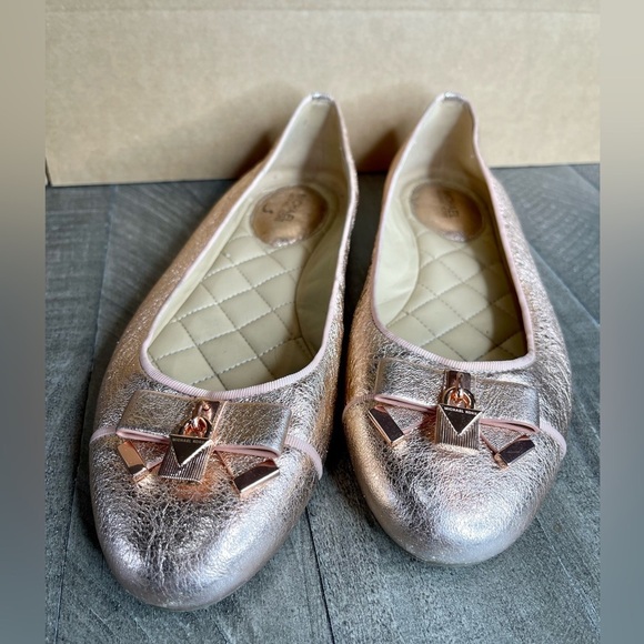 Michael Kors Alice lock charm bow Ballet Flats Leather Metallic RoseGold 9.5 - Picture 1 of 5